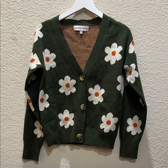 Willow & Wind Sweaters - Willow & Wind XS green cardigan with flowers